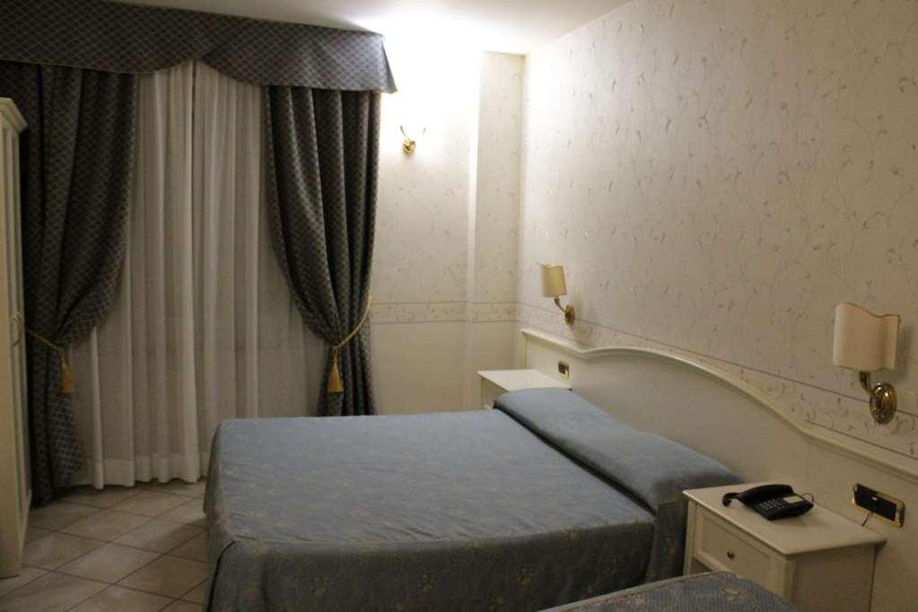 Hotel La Noce Chivasso Phòng bức ảnh